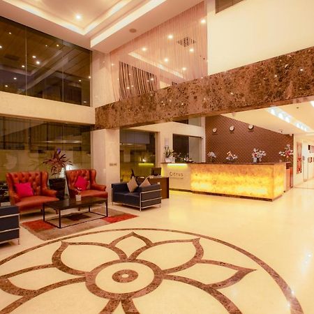 The Cunningham Hotel Bangalore Exterior photo