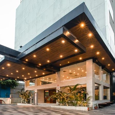 The Cunningham Hotel Bangalore Exterior photo