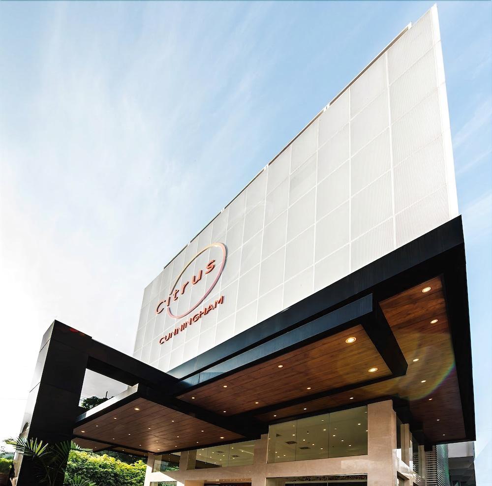 The Cunningham Hotel Bangalore Exterior photo