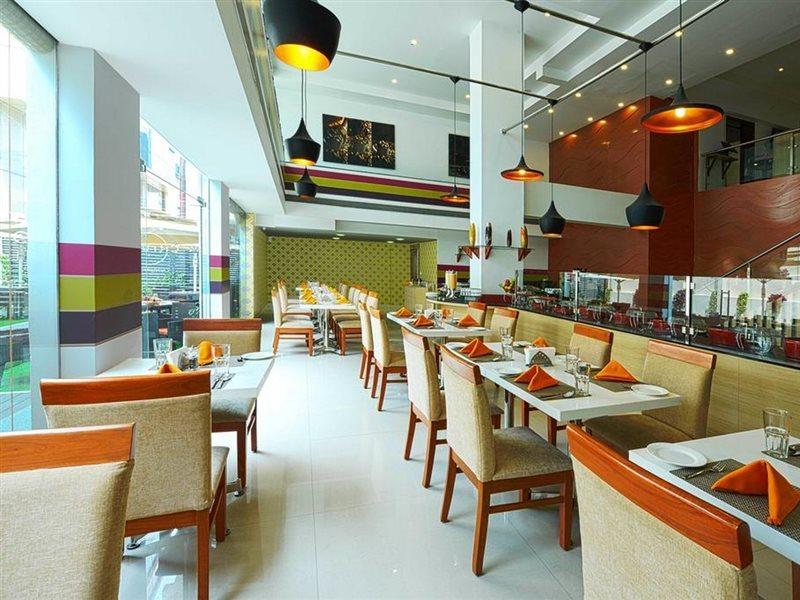 The Cunningham Hotel Bangalore Exterior photo