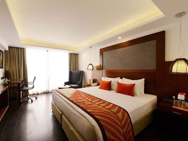 The Cunningham Hotel Bangalore Exterior photo