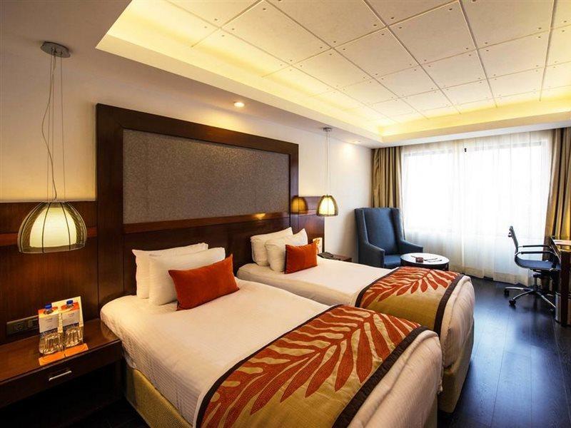 The Cunningham Hotel Bangalore Exterior photo