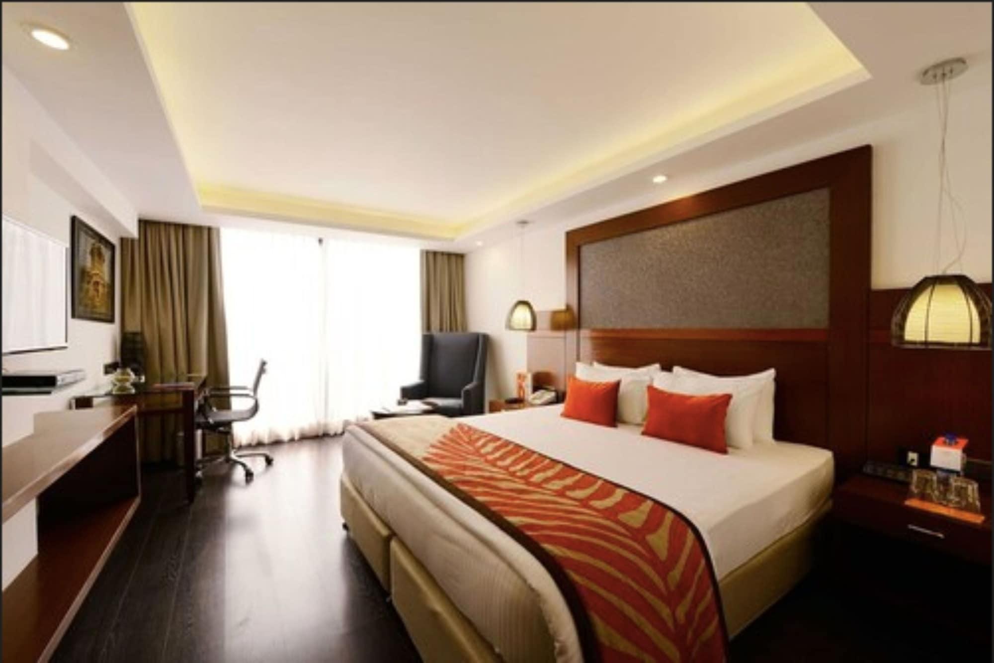 The Cunningham Hotel Bangalore Exterior photo