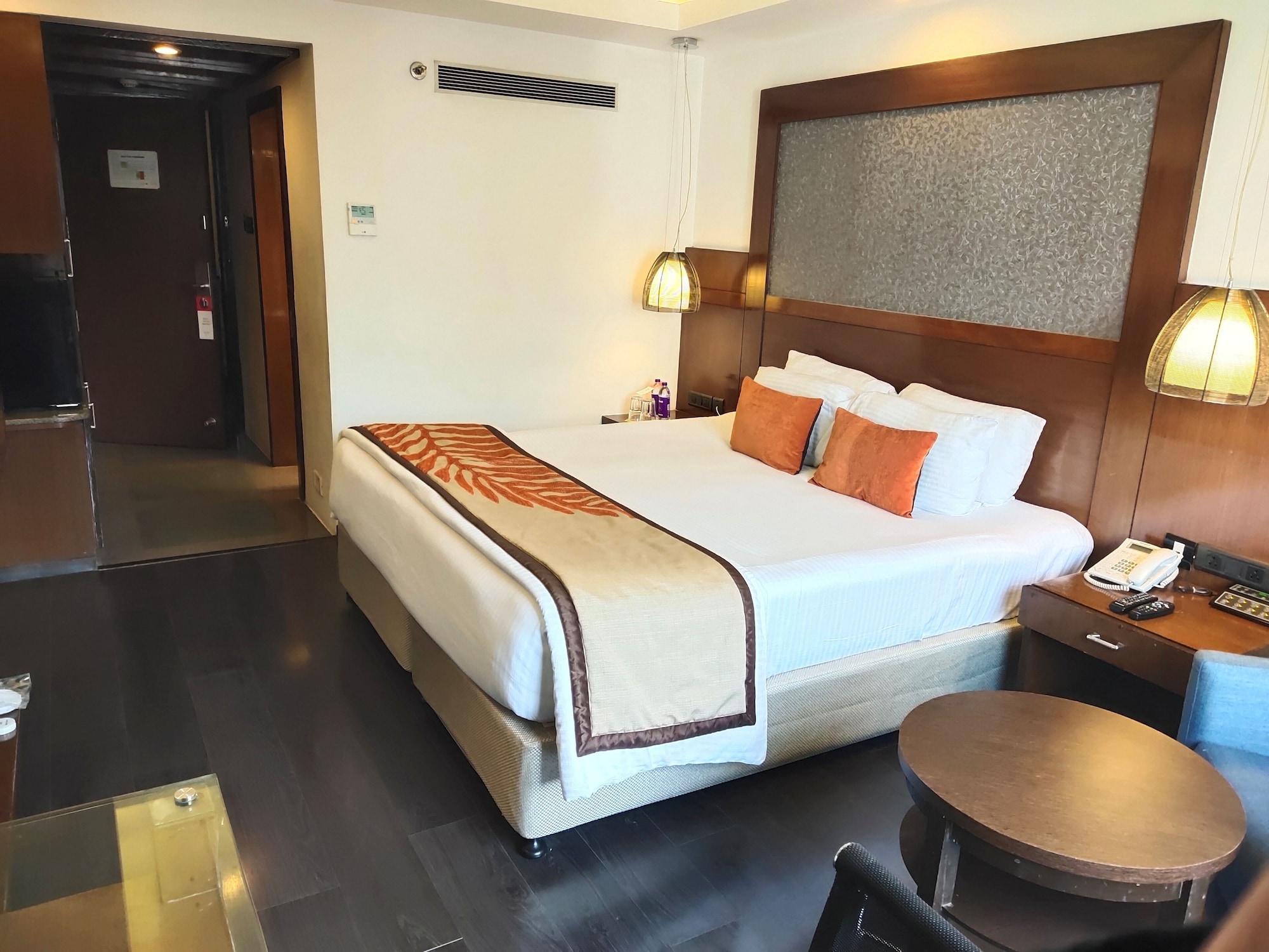 The Cunningham Hotel Bangalore Exterior photo