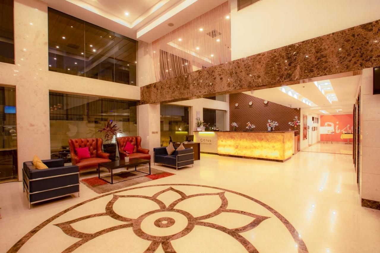 The Cunningham Hotel Bangalore Exterior photo
