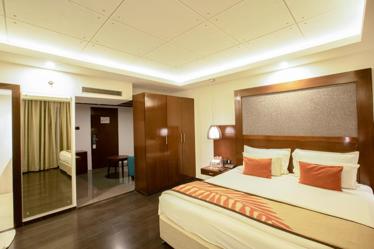 The Cunningham Hotel Bangalore Exterior photo