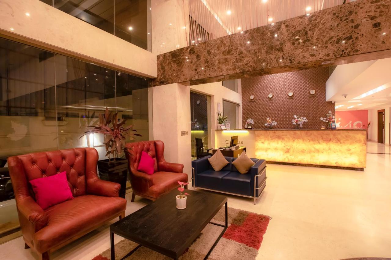 The Cunningham Hotel Bangalore Exterior photo