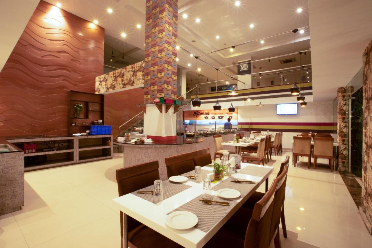The Cunningham Hotel Bangalore Exterior photo