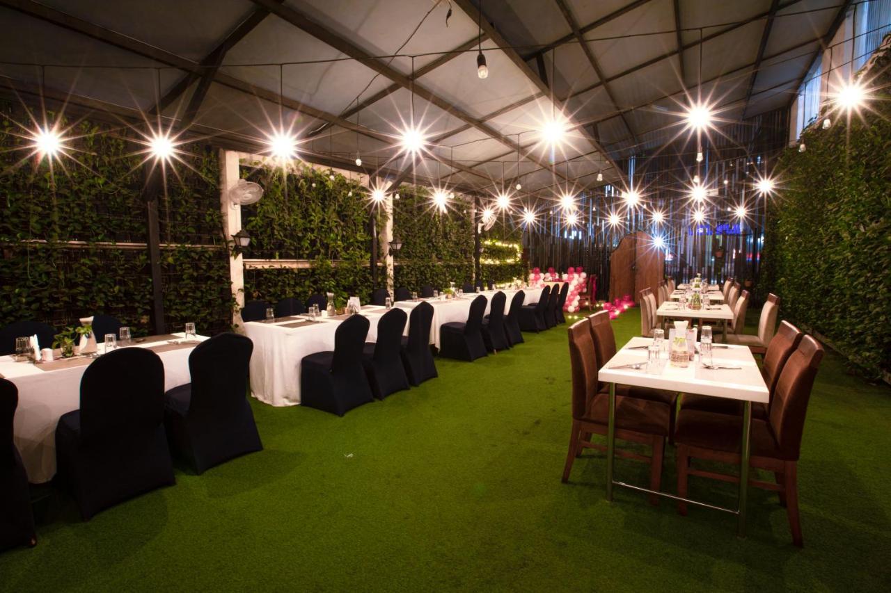 The Cunningham Hotel Bangalore Exterior photo