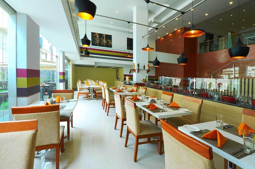 The Cunningham Hotel Bangalore Exterior photo