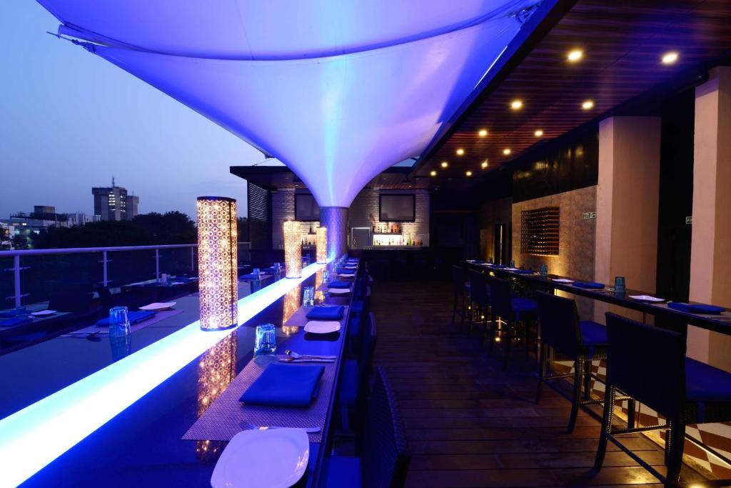 The Cunningham Hotel Bangalore Exterior photo