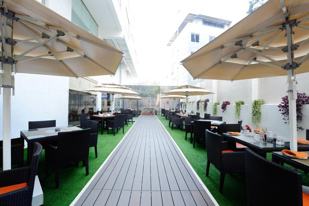 The Cunningham Hotel Bangalore Exterior photo