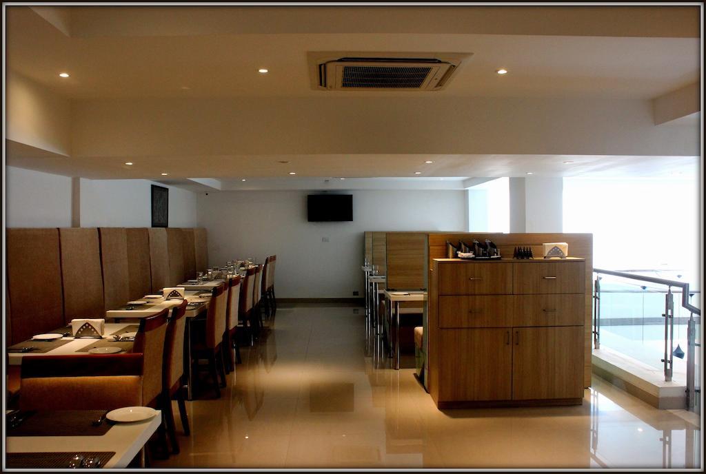 The Cunningham Hotel Bangalore Exterior photo